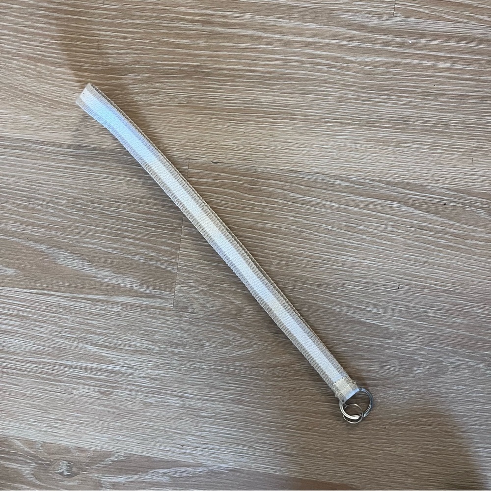 Thick neutral lanyard